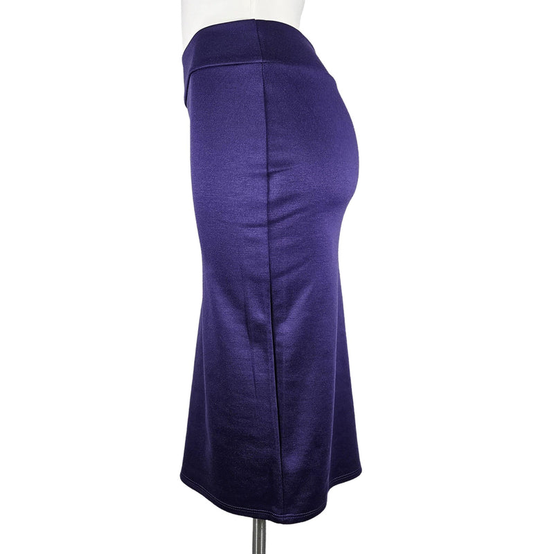 Load image into Gallery viewer, Side view of a purple high-waisted pencil skirt on a mannequin, with a focus on the skirt&#39;s sleek contour and smooth fabric.
