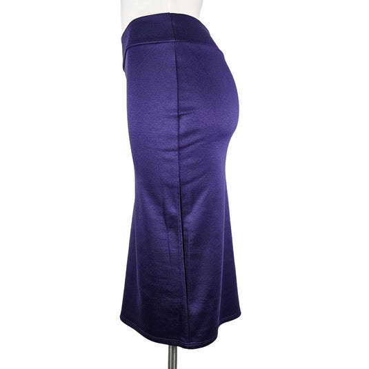 Side view of a purple high-waisted pencil skirt on a mannequin, with a focus on the skirt's sleek contour and smooth fabric.