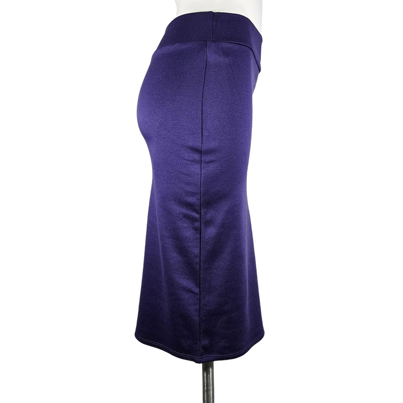 Load image into Gallery viewer, Alternate side view of a purple high-waisted pencil skirt on a mannequin, showing the skirt&#39;s consistent fit and professional cut.
