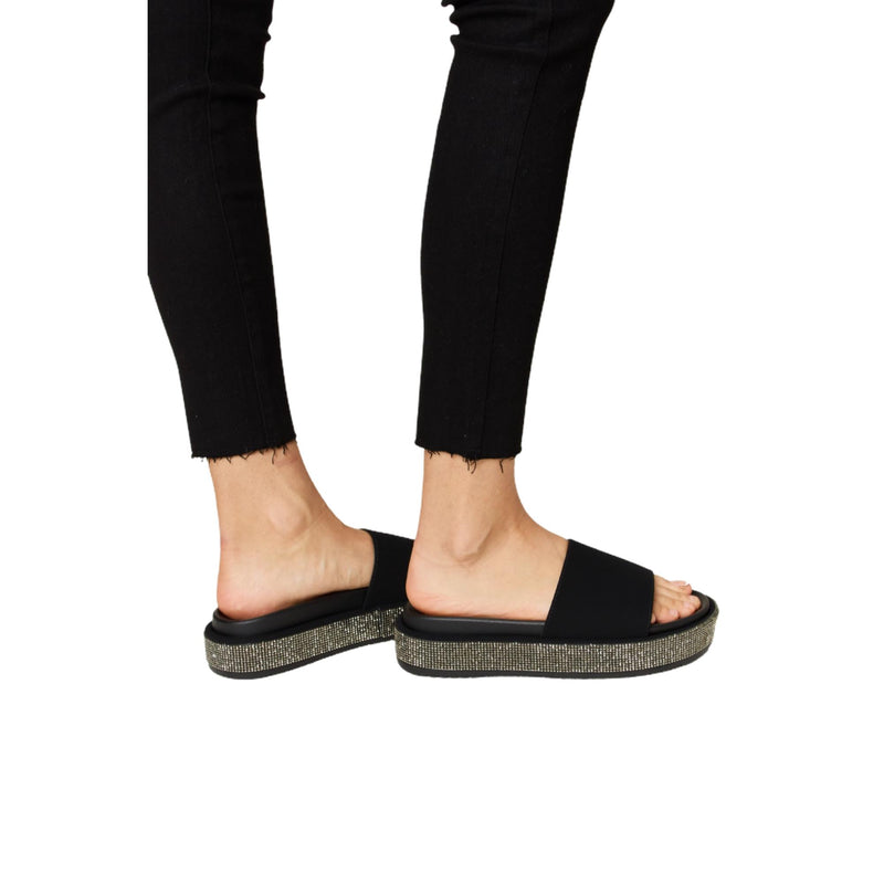 Load image into Gallery viewer, Side profile of black rhinestone platform sandals – Showcasing the chic design and rhinestone accents with black pants.
