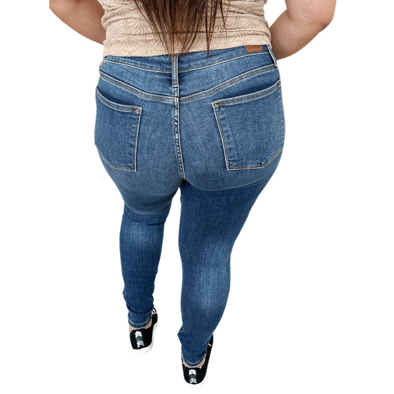 Load image into Gallery viewer, Back view of Judy Blue Full Size Handsand Skinny Jeans, displaying the denim&#39;s stretch and fit on a curvy figure.
