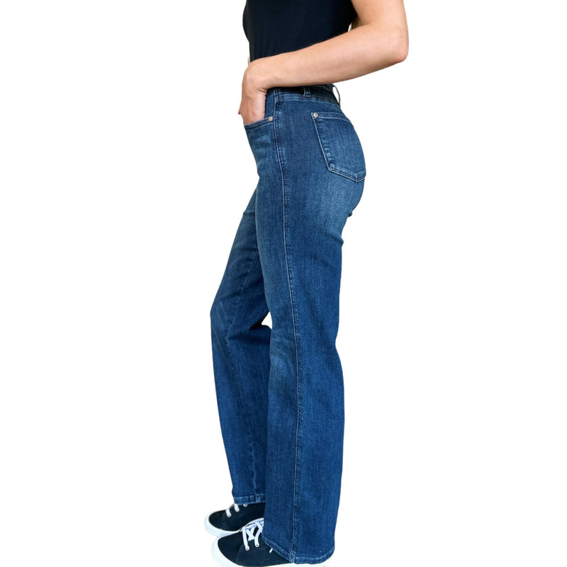 Load image into Gallery viewer, Side view of Judy Blue Full Size Tummy Control Straight Jeans on a model, showcasing the straight leg cut.
