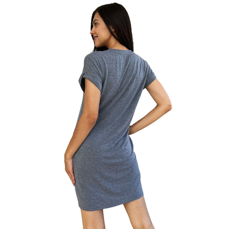 Load image into Gallery viewer, Brunette woman showing the back of her blue-grey casual dress with short sleeves, highlighting the comfortable and relaxed fit, perfect for any casual occasion.
